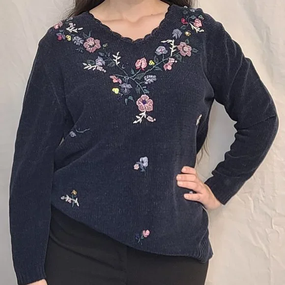 Cozy Vintage Carolyn Taylor Floral Embroidered Navy Sweater - Picture 3 of 10